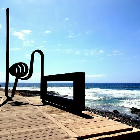 شقة Spotless South Facing With Pool View And Wifi Heart Of Americas *